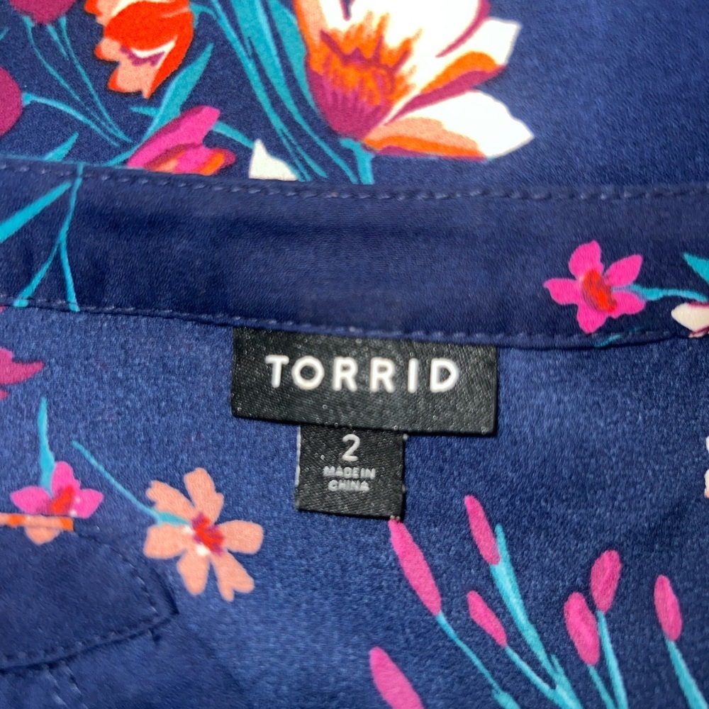 Torrid Navy Floral Tunic Blouse - Picture 4 of 5